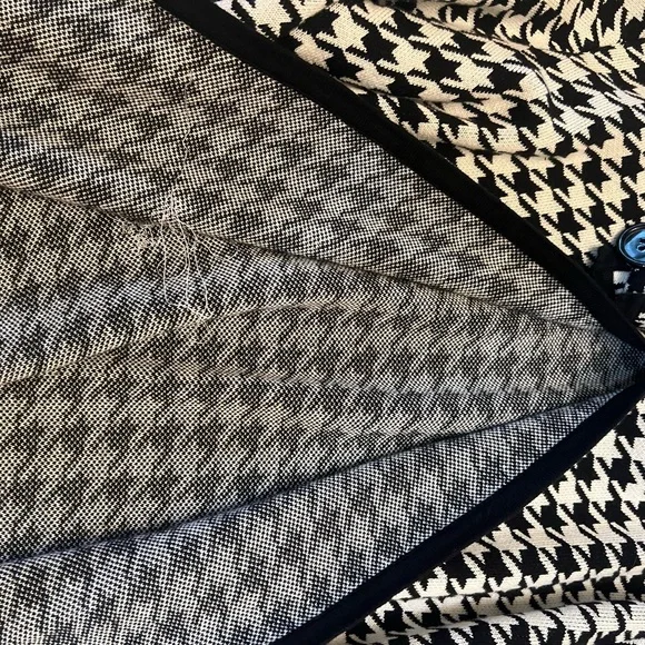 Black and White Houndstooth Cape Jacket w/ Sleeves, Size XL - Picture 4 of 4